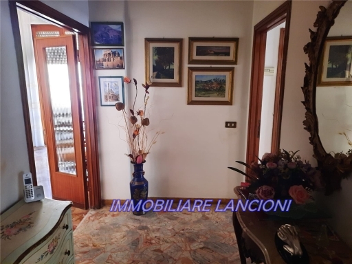 Immagine 10 di Appartamento in vendita  a Scandicci