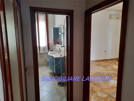 Immagine 21 di Appartamento in vendita  a Scandicci