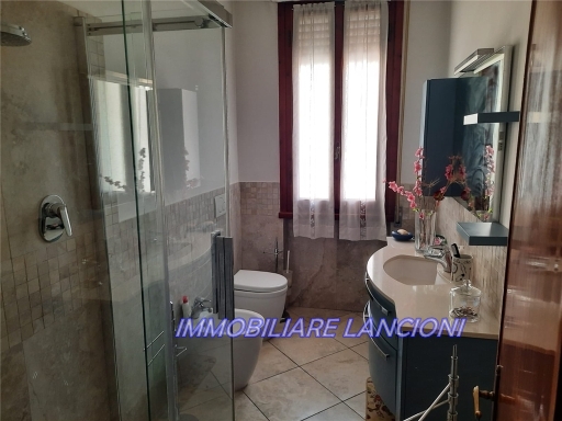 Immagine 23 di Appartamento in vendita  a Scandicci