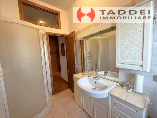 Immagine 30 di Appartamento in vendita  a Scandicci