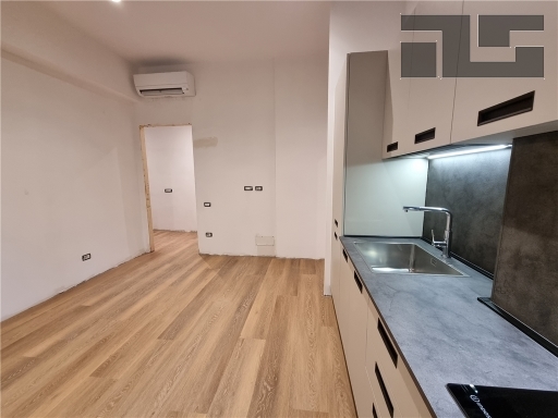 Immagine 13 di Appartamento in vendita  a Firenze
