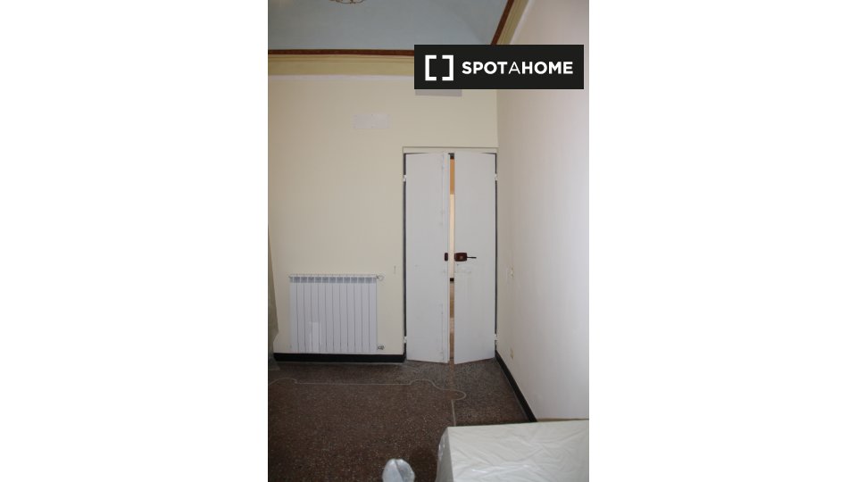 Immagine 7 di Camera condivisa in affitto  in Piazza del Campo a Genova