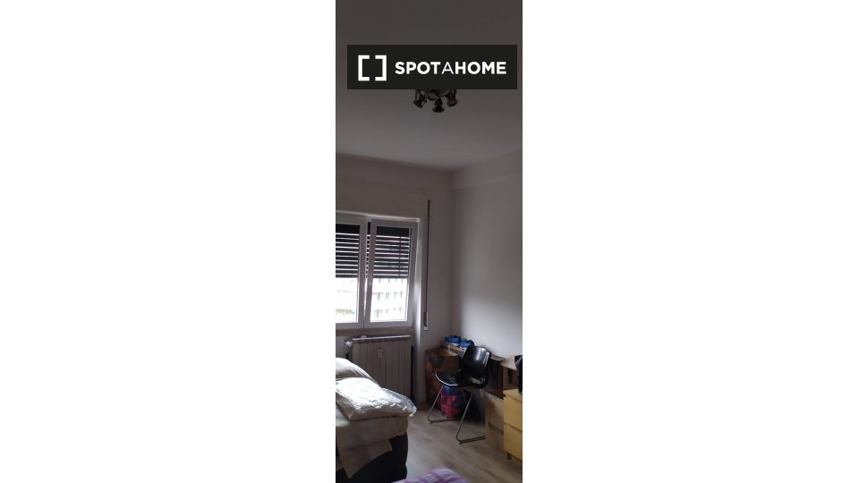 Immagine 4 di Camera condivisa in affitto  in Viale Giustiniano Imperatore a Roma