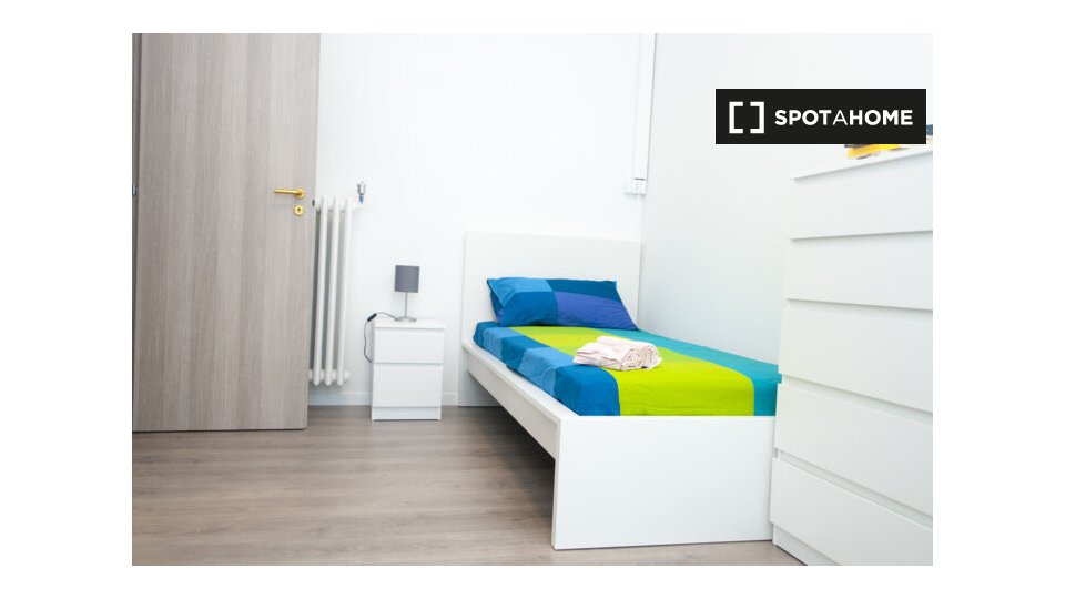 Immagine 2 di Camera condivisa in affitto  in Via Aldo Barbaro a Torino