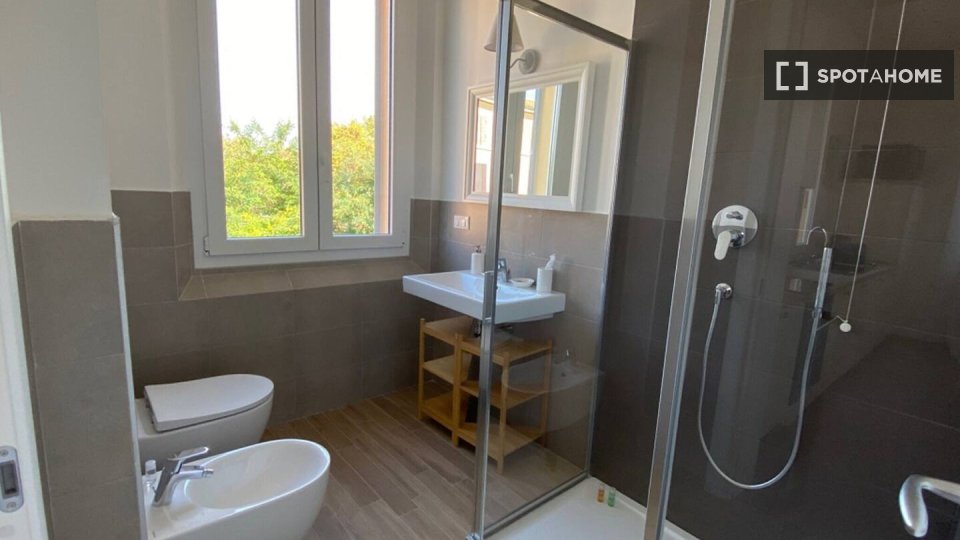 Immagine 4 di Appartamento in affitto  in Via Giuseppe Massarenti a Bologna