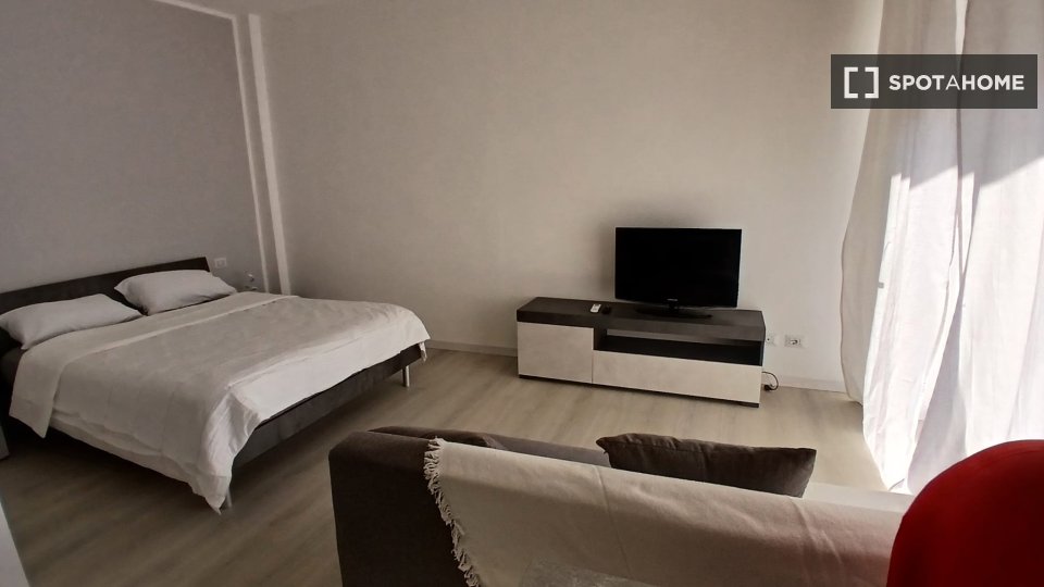 Immagine 8 di Ufficio in affitto  in Via Paul Valery a Milano