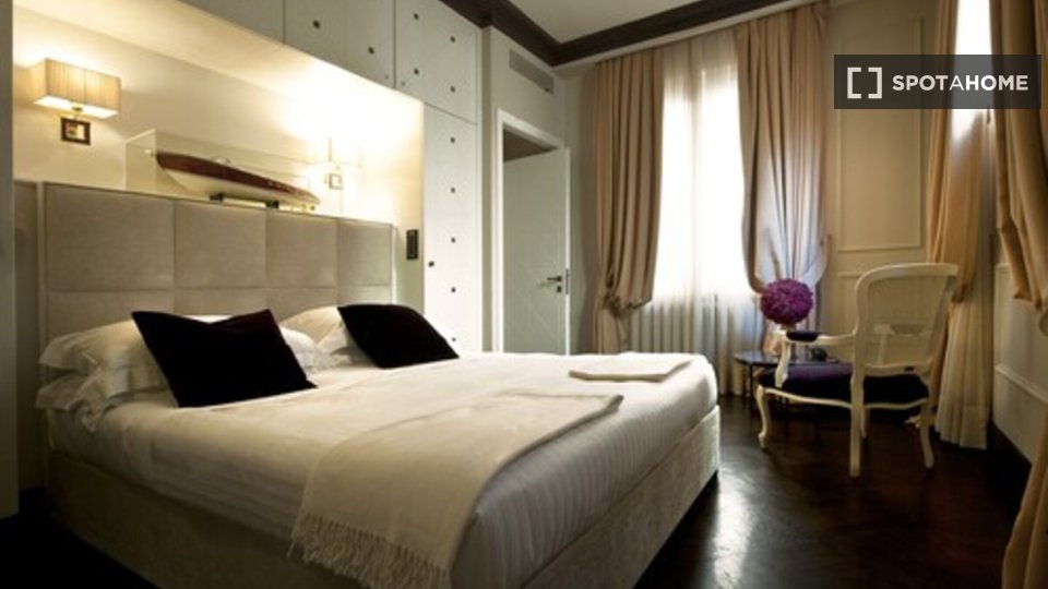 Immagine 1 di Camera condivisa in affitto  in Via dei Brunelleschi a Firenze