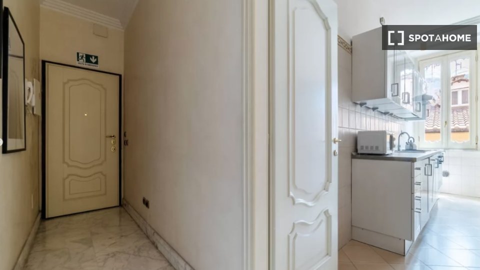 Immagine 13 di Appartamento in affitto  in Piazza del Porto di Ripetta a Roma