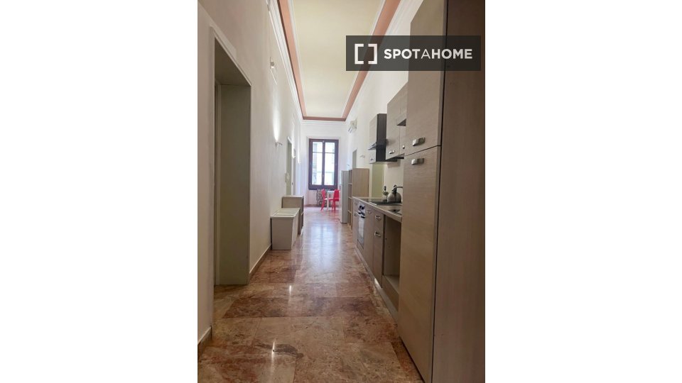 Immagine 3 di Camera condivisa in affitto  in Via Giuseppe la Farina a Firenze