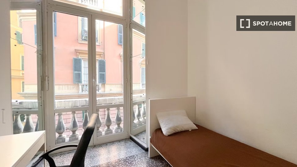 Immagine 7 di Camera condivisa in affitto  in Via Caffaro a Genova