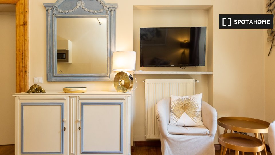 Immagine 6 di Appartamento in affitto  in Via Frattina a Roma