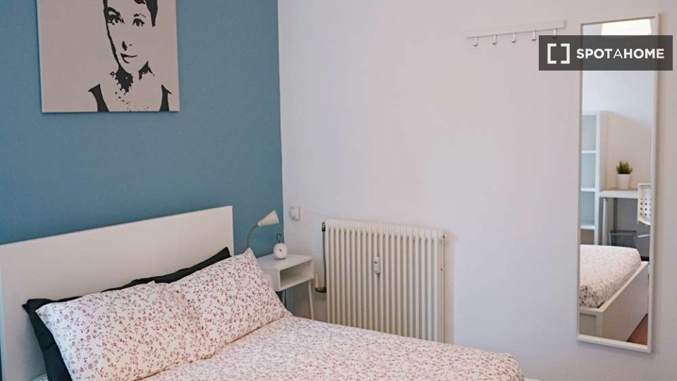 Immagine 2 di Camera condivisa in affitto  in Via Santa Croce a Bologna