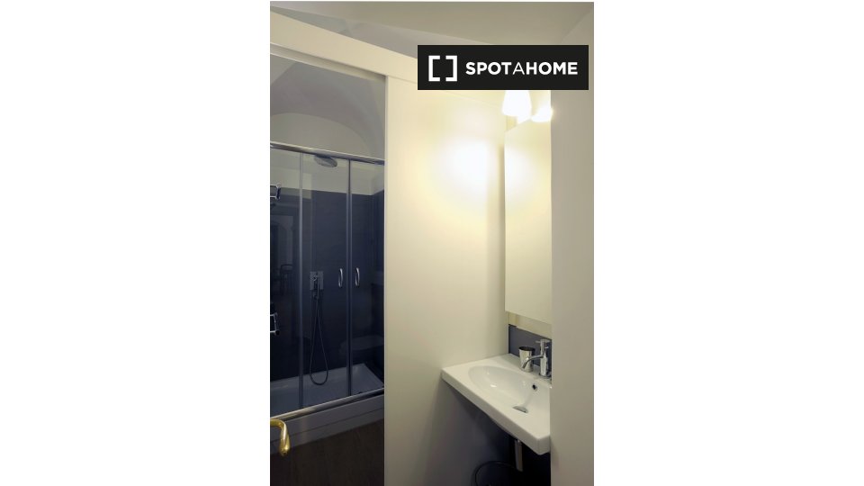 Immagine 5 di Ufficio in affitto  in Via del Banco di Santo Spirito a Roma