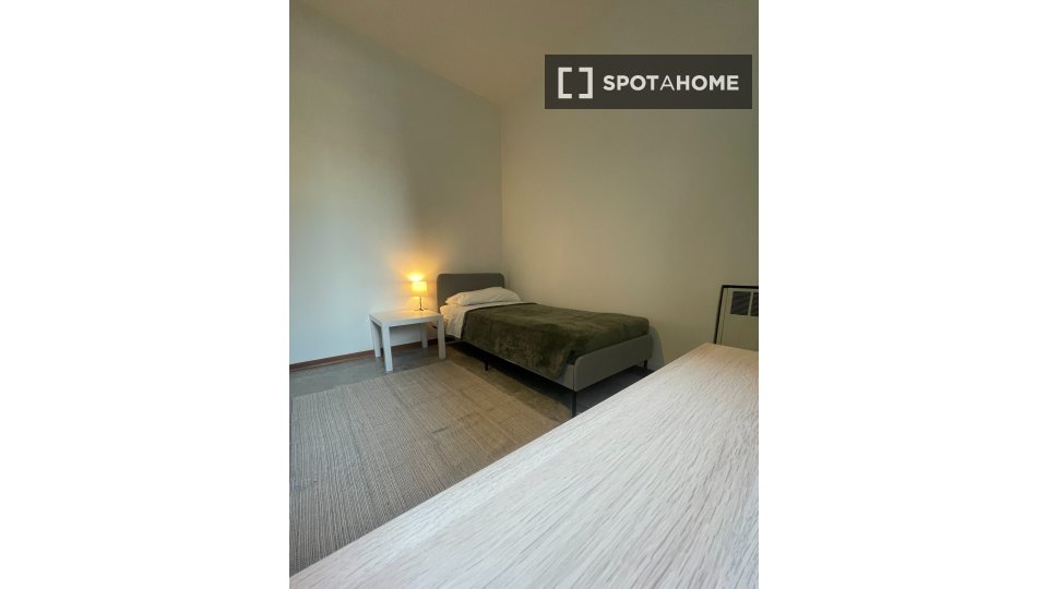 Immagine 2 di Camera condivisa in affitto  in Viale Quirico Filopanti a Bologna