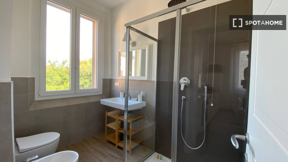 Immagine 5 di Appartamento in affitto  in Via Giuseppe Massarenti a Bologna