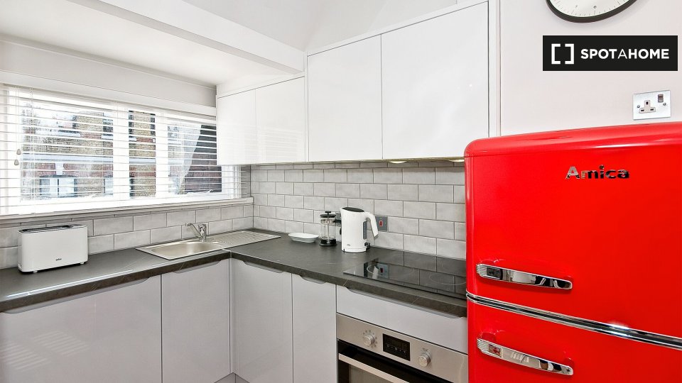 Immagine 5 di Appartamento in affitto  in Flat 7 Greek St a 