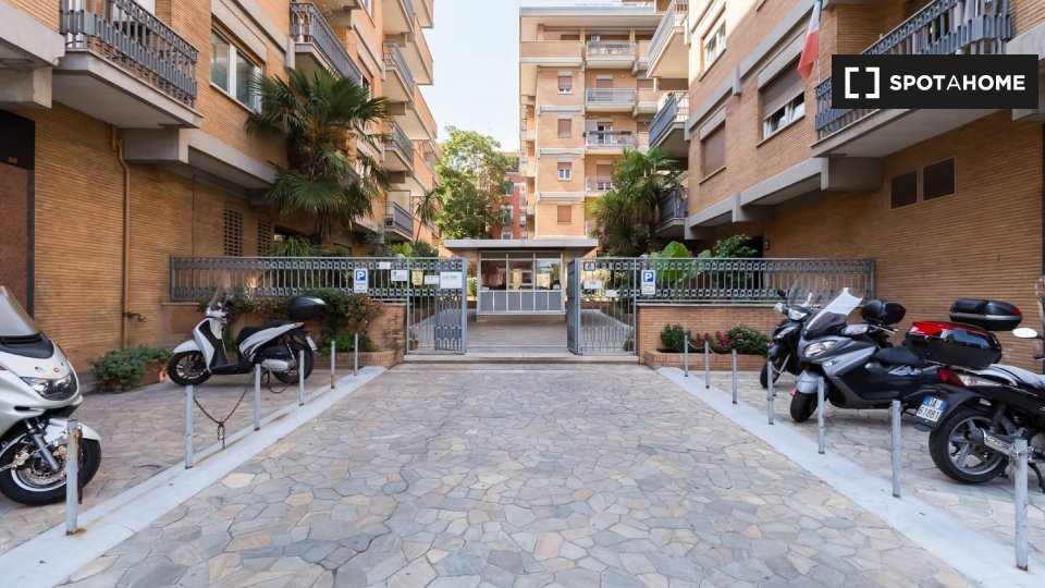 Immagine 12 di Ufficio in affitto  in Via Gualtiero Serafino a Roma