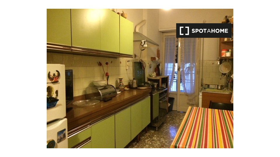 Immagine 7 di Camera condivisa in affitto  in Viale Furio Camillo, 00181 Roma RM, Italy a Roma