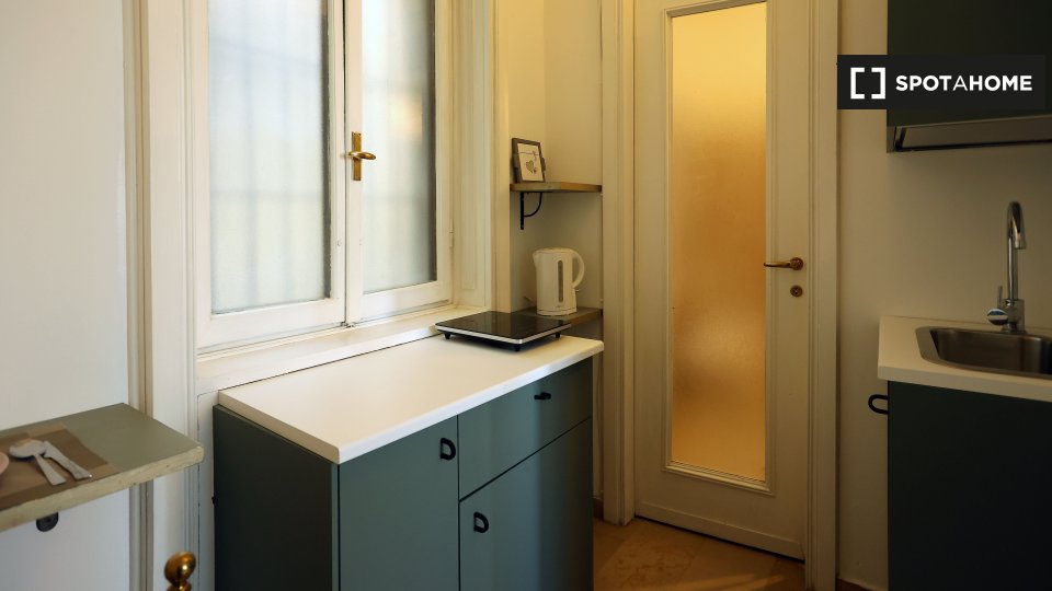 Immagine 3 di Ufficio in affitto  in Via dei Piatti a Milano