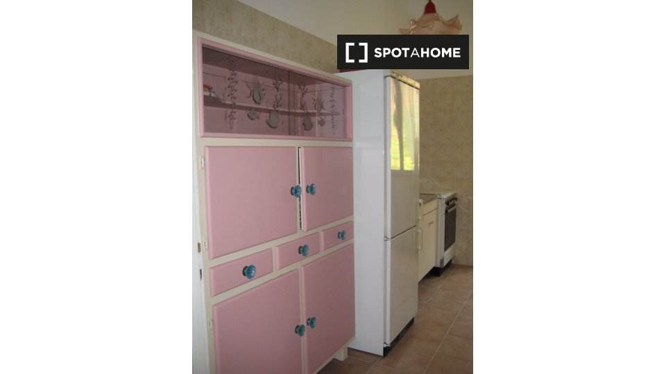 Immagine 12 di Camera condivisa in affitto  in Via degli Umbri a Roma