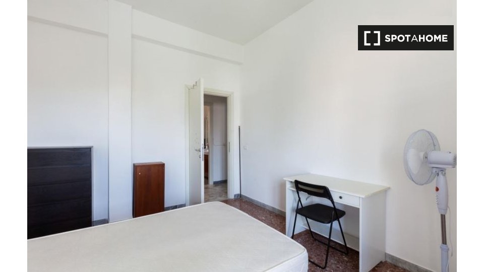 Immagine 17 di Camera condivisa in affitto  in Via Filippi, 00146 Roma RM, Italy a Roma