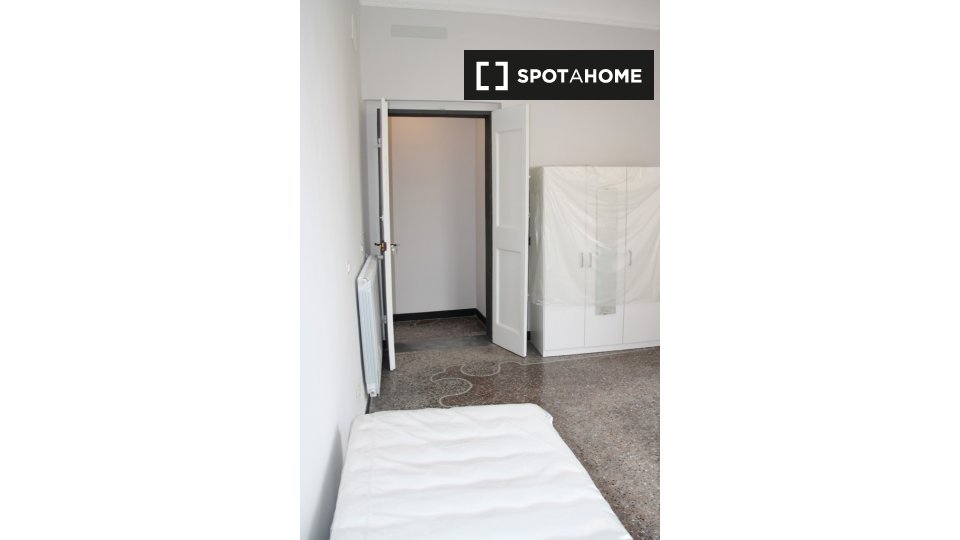 Immagine 4 di Camera condivisa in affitto  in Piazza del Campo a Genova