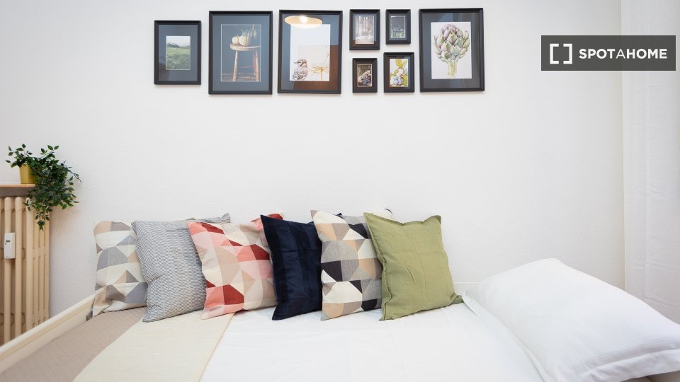 Immagine 16 di Appartamento in affitto  in Via Faleria a Roma