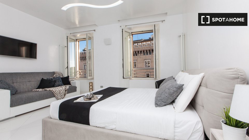 Immagine 10 di Appartamento in affitto  in Via Cesare Battisti, 00187 Roma RM, Italy a Roma