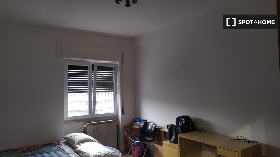 Immagine 1 di Camera condivisa in affitto  in Viale Giustiniano Imperatore a Roma