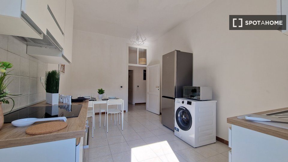 Immagine 14 di Camera condivisa in affitto  in Via Ostiense a Roma