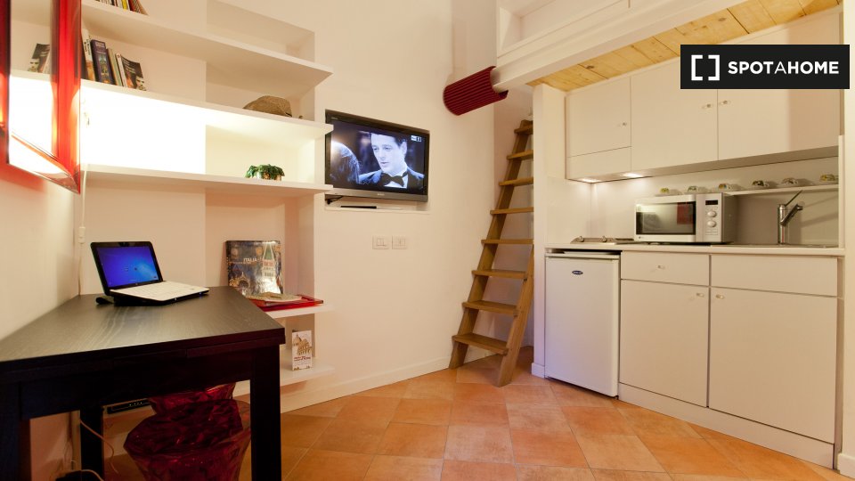 Immagine 7 di Ufficio in affitto  in Via Frangipane, 00184 Roma RM, Italy a Roma