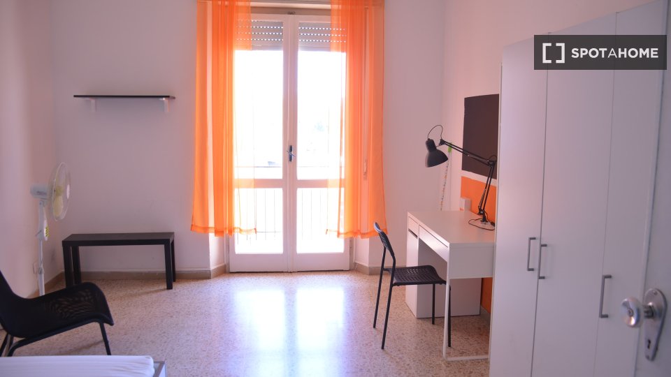 Immagine 16 di Camera condivisa in affitto  in Via Ingurtosu n a Cagliari