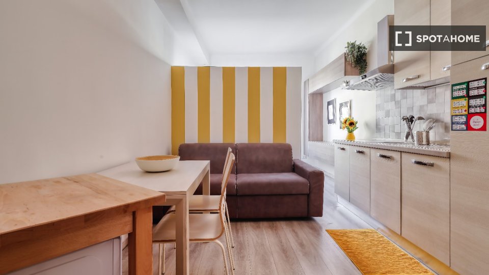 Immagine 5 di Ufficio in affitto  in Via Vigevano a Milano