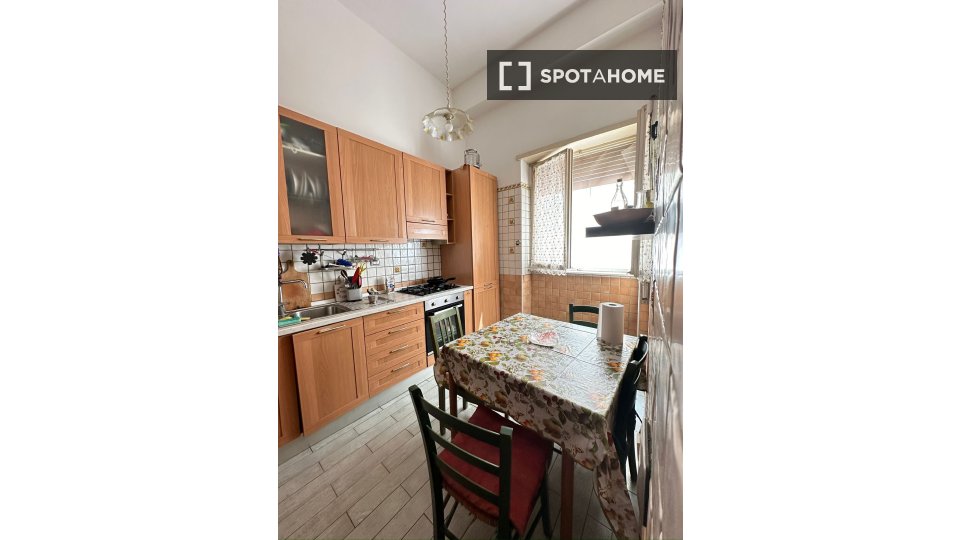 Immagine 13 di Appartamento in affitto  in Via Campello sul Clitunno a Roma