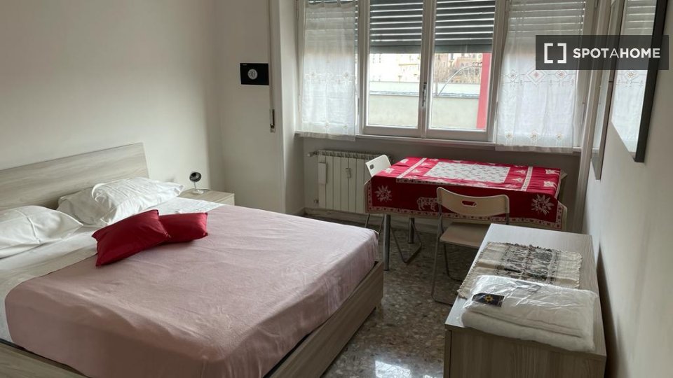 Immagine 3 di Camera condivisa in affitto  in Via Giulio Venticinque a Roma