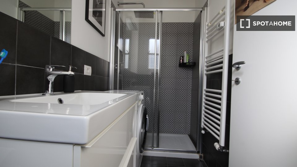 Immagine 9 di Appartamento in affitto  in Via Lodovico Castelvetro a Milano