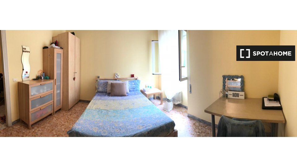 Immagine 3 di Camera condivisa in affitto  in Viale Leonardo da Vinci a Roma