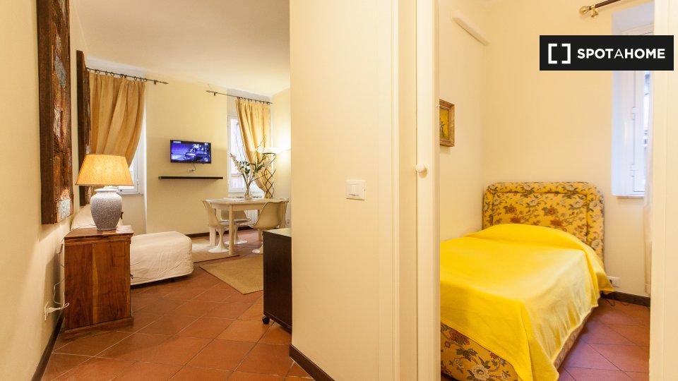 Immagine 8 di Appartamento in affitto  in Piazza Rondanini a Roma