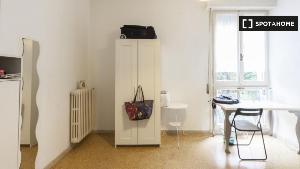 Immagine 2 di Camera condivisa in affitto  in Via Giovanni Targioni Tozzetti a Firenze