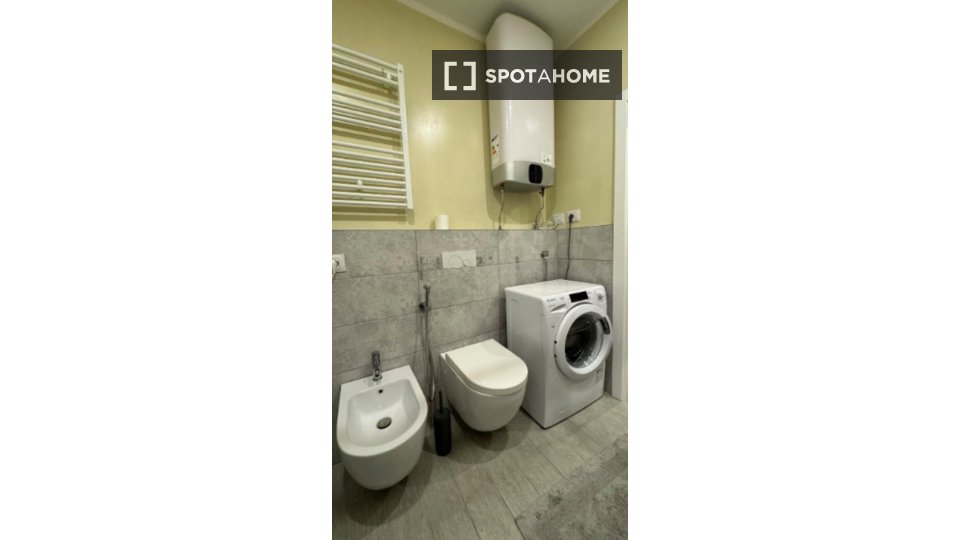 Immagine 6 di Appartamento in affitto  in Via Riva di Reno a Bologna