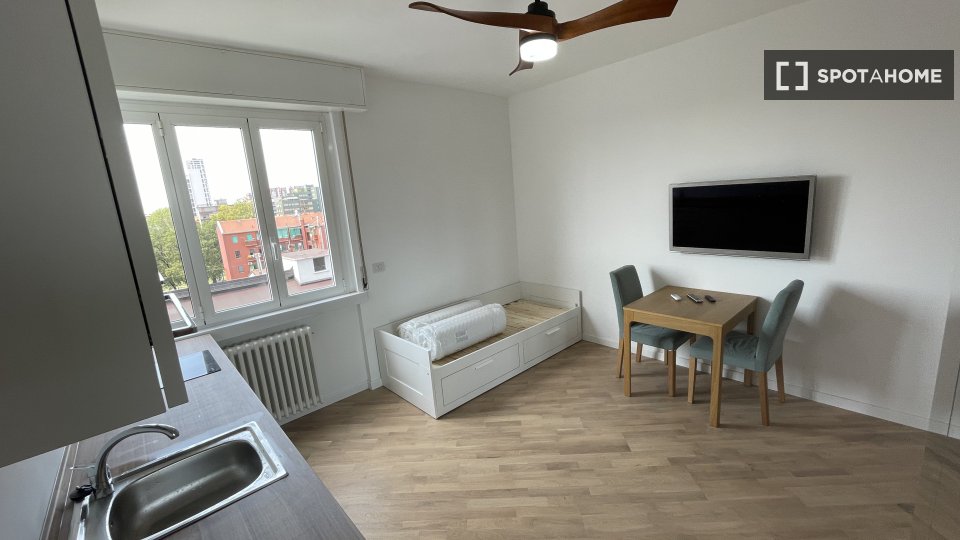 Immagine 16 di Ufficio in affitto  in Via Giambellino a Milano