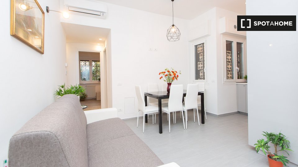 Immagine 3 di Appartamento in affitto  in Via Antonio Cesari a Roma