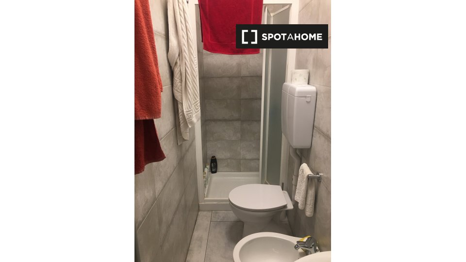 Immagine 3 di Camera condivisa in affitto  in Piazza Vittorio Veneto a Torino