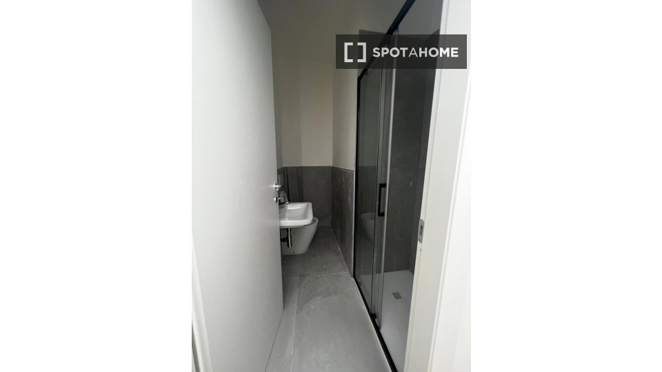 Immagine 5 di Camera condivisa in affitto  in Via Giuseppe la Farina a Firenze