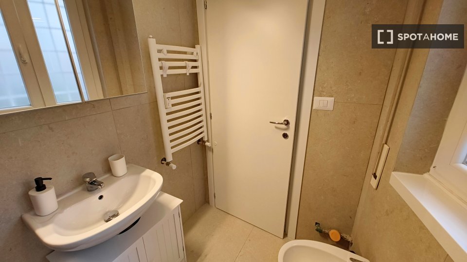 Immagine 15 di Ufficio in affitto  in Via Giovanni De Calvi, 00151 Roma RM, Italy a Roma