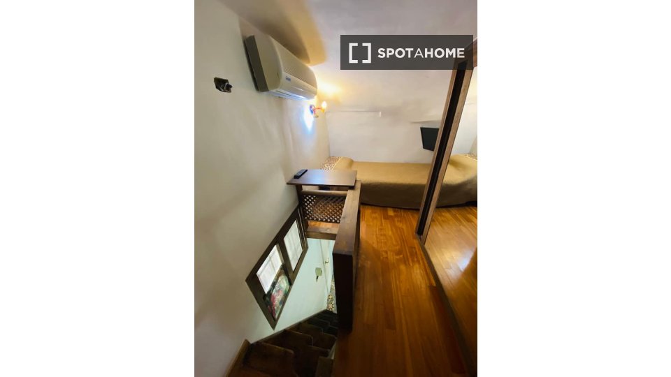 Immagine 13 di Appartamento in affitto  in Vico dei Pellegrini a Napoli