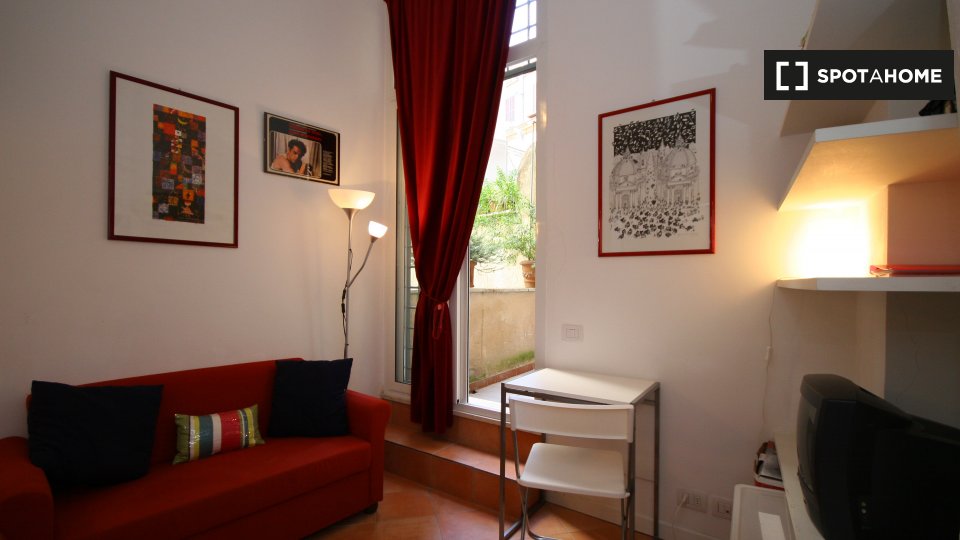 Immagine 2 di Ufficio in affitto  in Via Frangipane, 00184 Roma RM, Italy a Roma