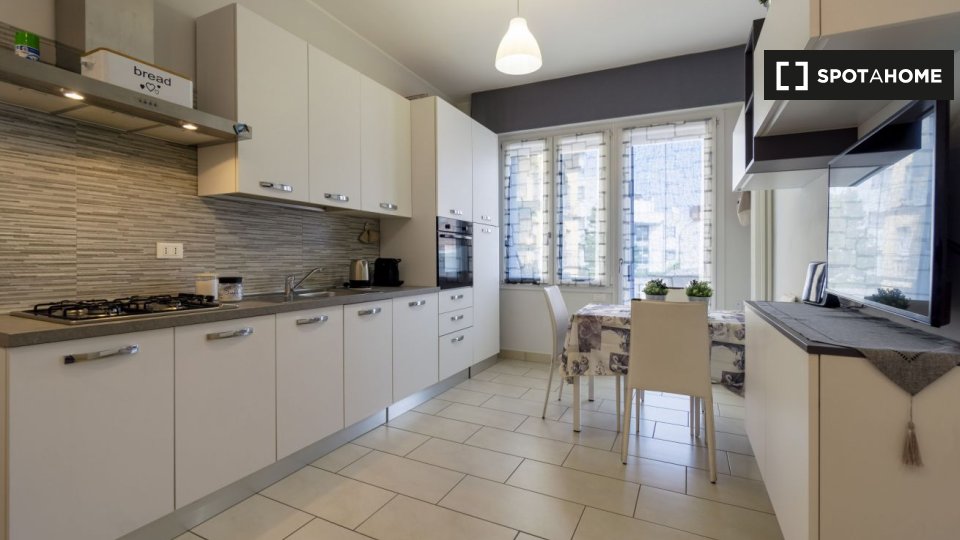 Immagine 2 di Appartamento in affitto  in Via Pasubio a Bologna