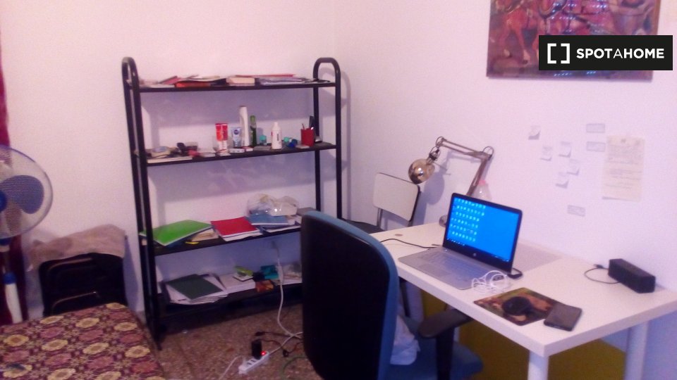 Immagine 2 di Camera condivisa in affitto  in Via Giuseppe Arimondi a Roma