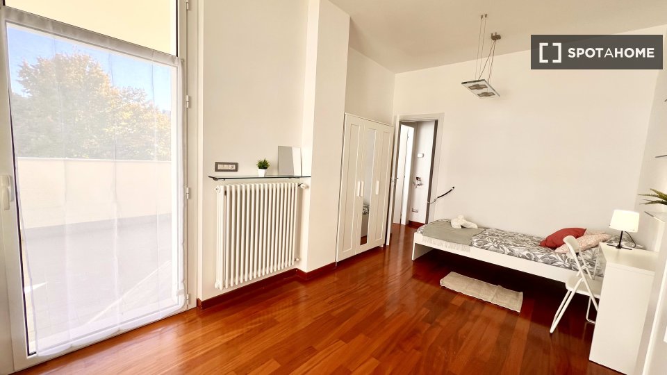 Immagine 18 di Camera condivisa in affitto  in Via Francesco Brioschi a Milano